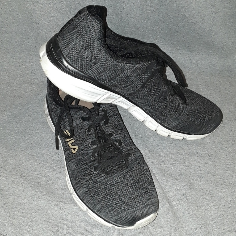 Black FILA tennis shoes size 8.5 women's. GUC